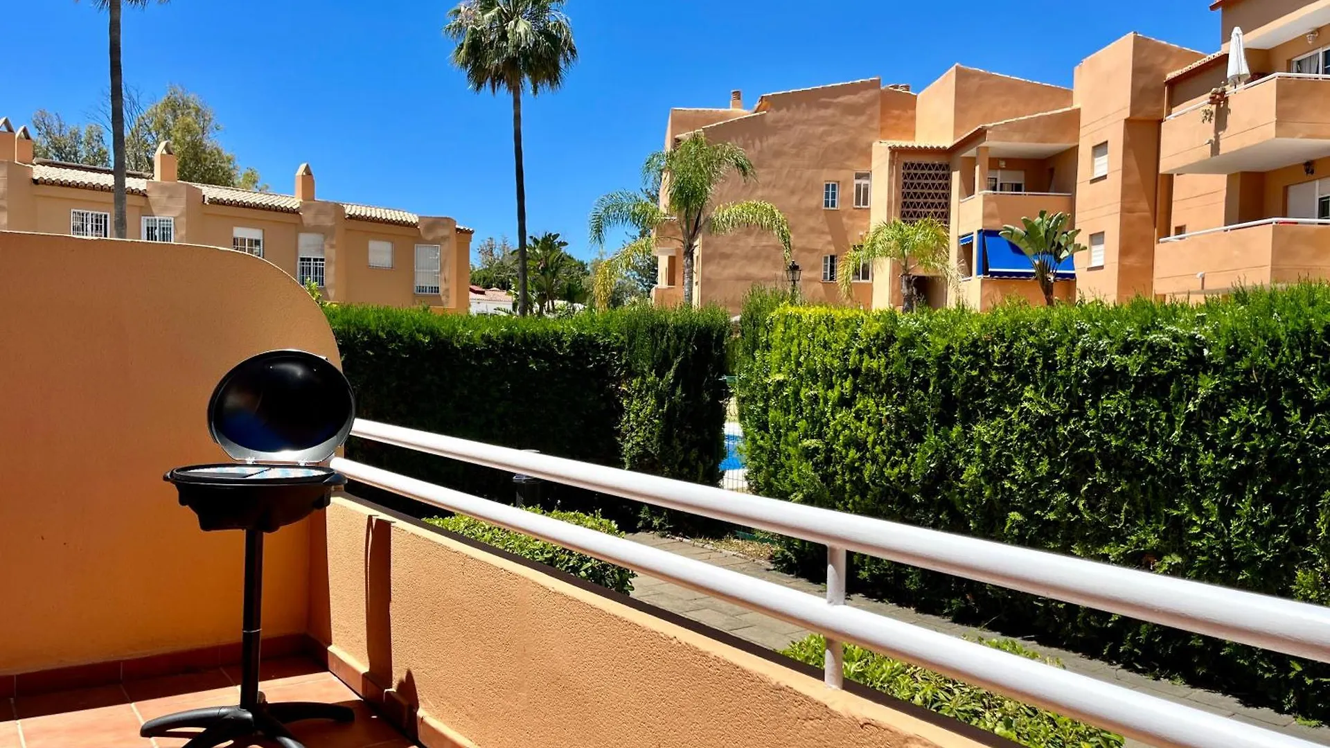 Peaceful Townhouse In Costabella Apartment Marbella